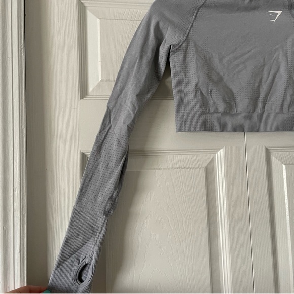 GymShark VITAL SEAMLESS 2.0 CROP TOP in Dolphin Gray - Picture 10 of 10